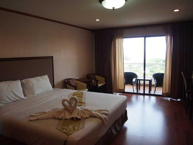 Abricole At Pattaya Hill Apartment Exterior photo