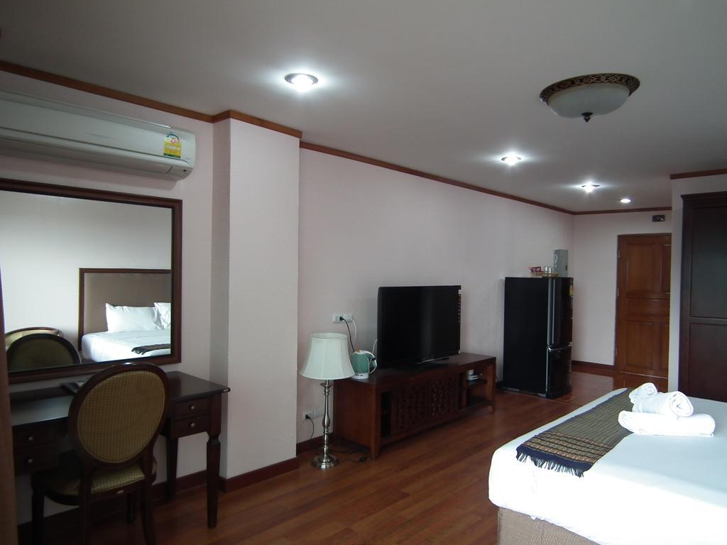 Abricole At Pattaya Hill Apartment Exterior photo