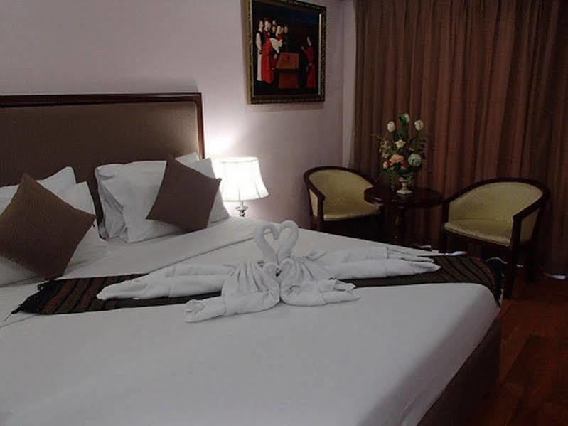 Abricole At Pattaya Hill Apartment Exterior photo