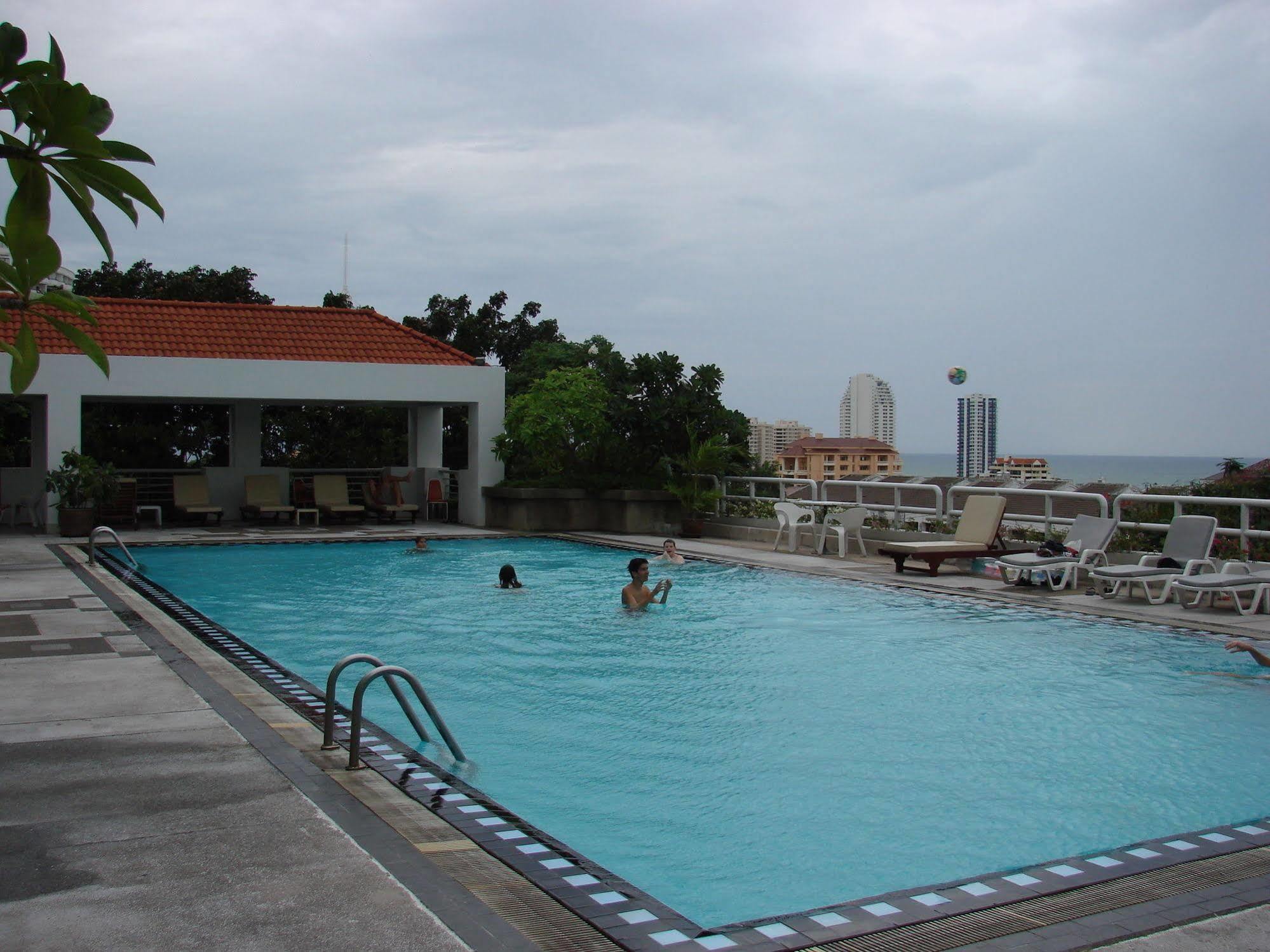Abricole At Pattaya Hill Apartment Exterior photo
